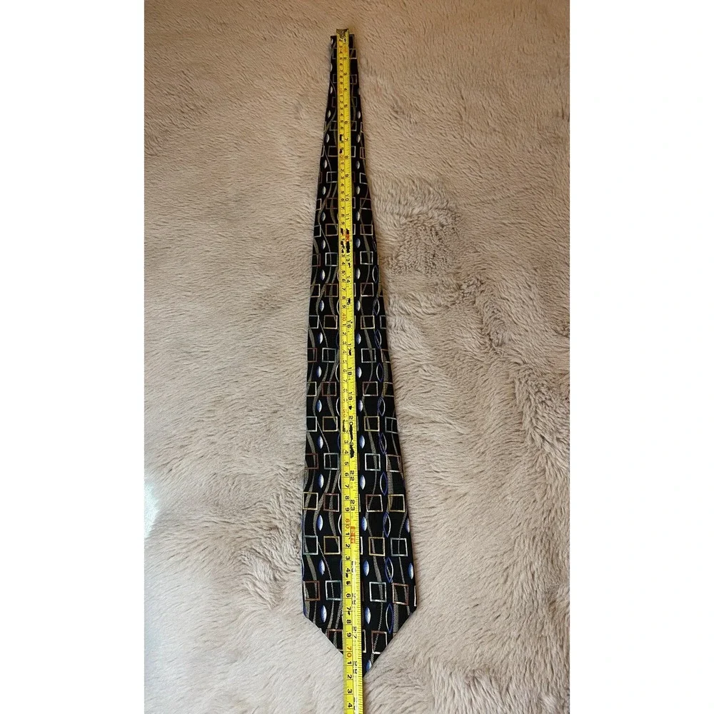 GUY LAROUCHE - DIFFUSION - GEOMETRIC- VINTAGE - CANADA MADE- ALL SILK NECK TIE!